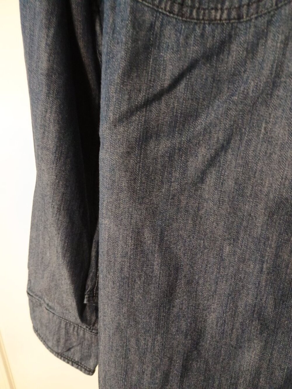 Dalia Collection Women’s L Dark Wash Chambray Denim Button Down Shirt - Picture 5 of 7